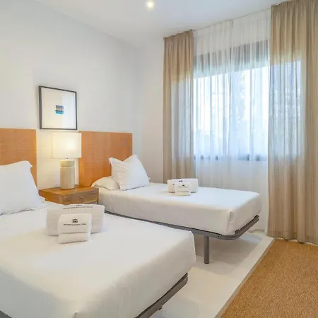 Nice In With 2 Bedrooms, Outdoor Swimming Pool And Swimming Pool *
