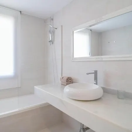 Apartment Nice In With 2 Bedrooms, Outdoor Swimming Pool And Swimming Pool