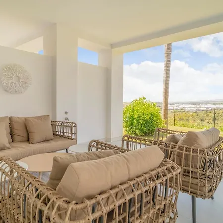Nice In With 2 Bedrooms, Outdoor Swimming Pool And Swimming Pool 아파트